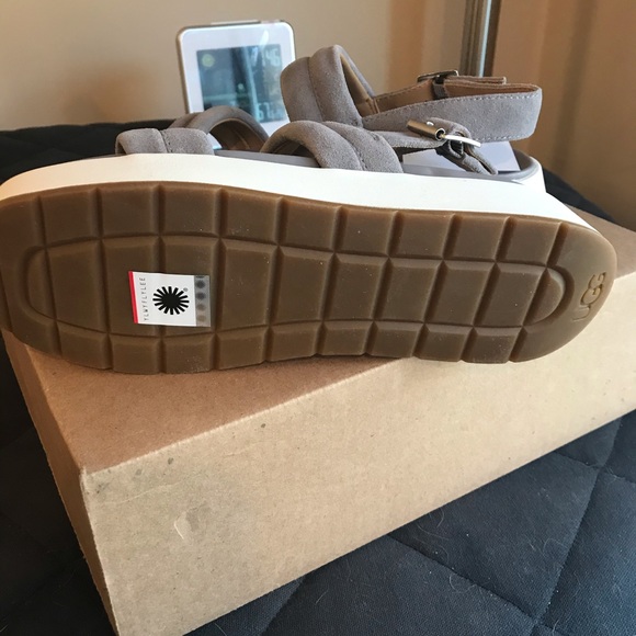 Ugg sandals - Picture 5 of 5